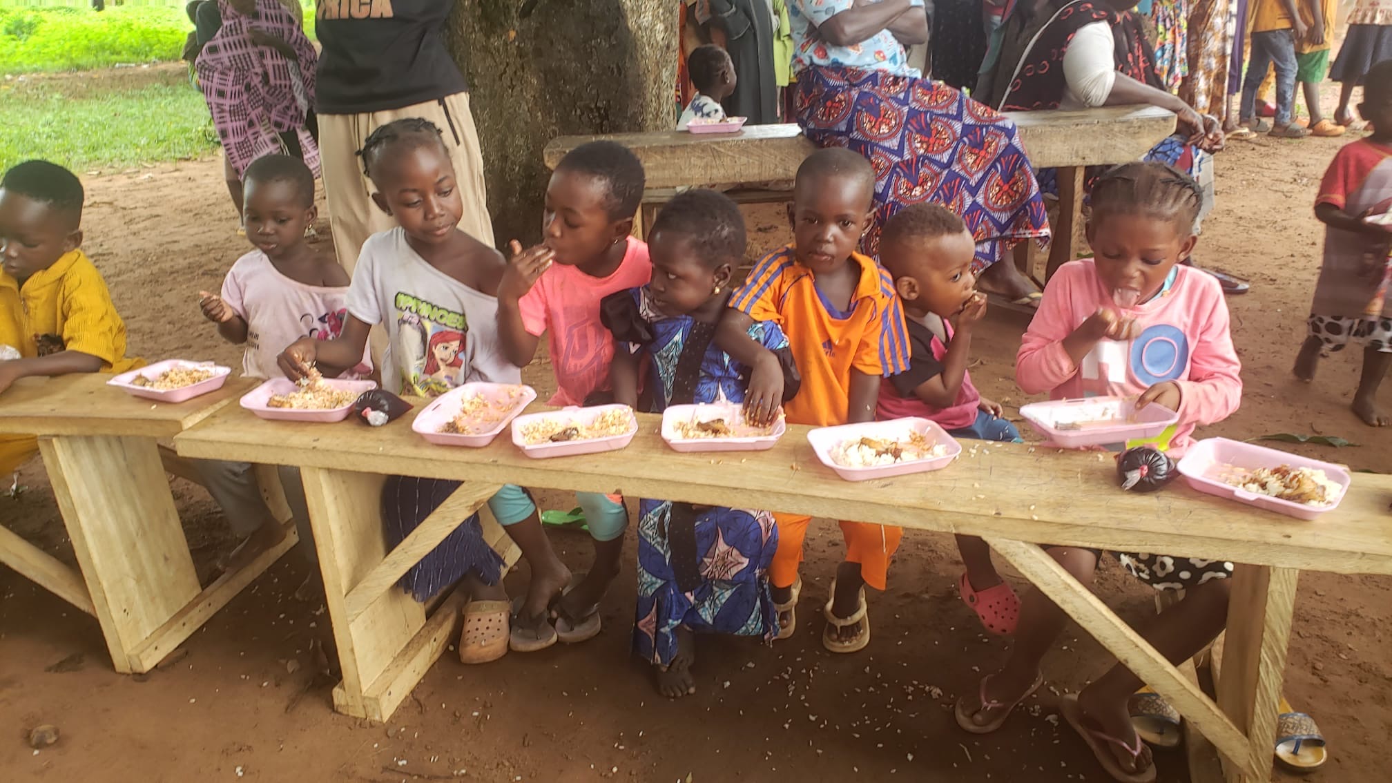 Smiling kids at Dorcas event